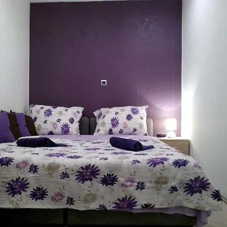 Purple & Apple Apartmán