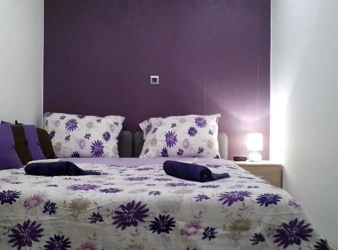Purple & Apple Lägenhet