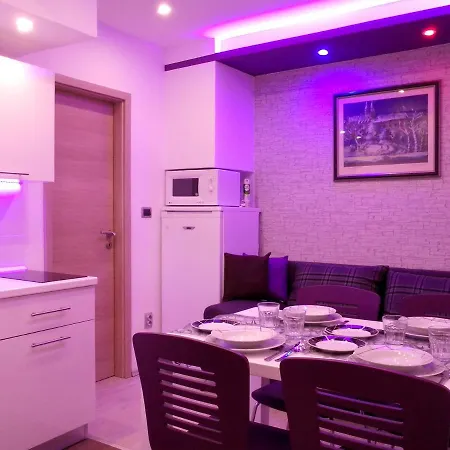 Purple & Apple Lejlighed